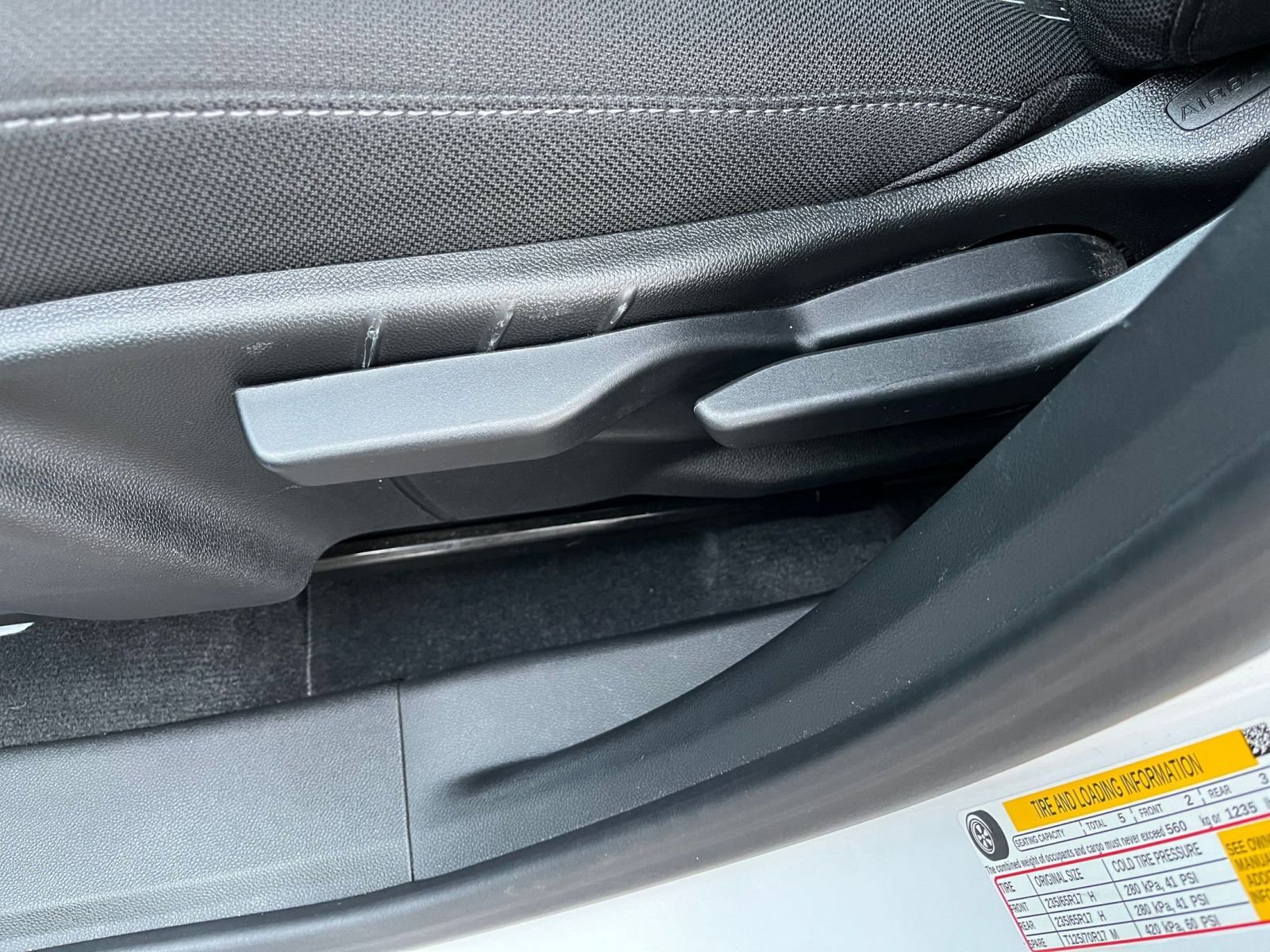 Used 2025 Chevrolet Equinox LT image 23