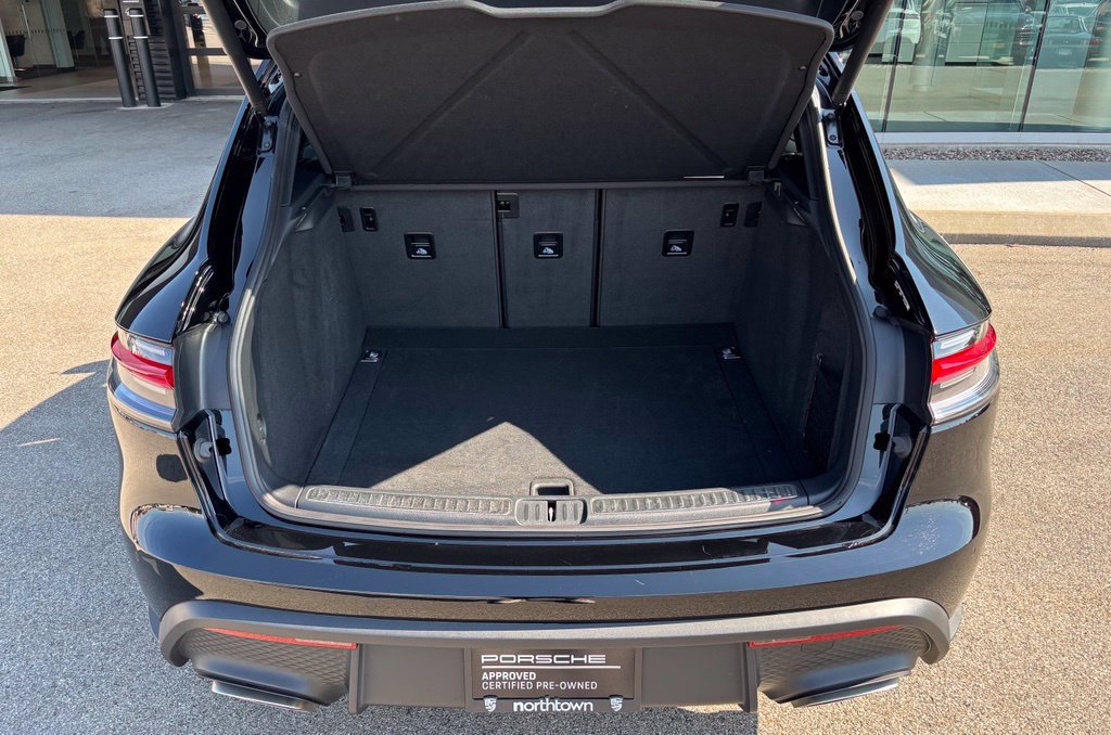 Certified 2026 Porsche Macan AWD/4WD image 10
