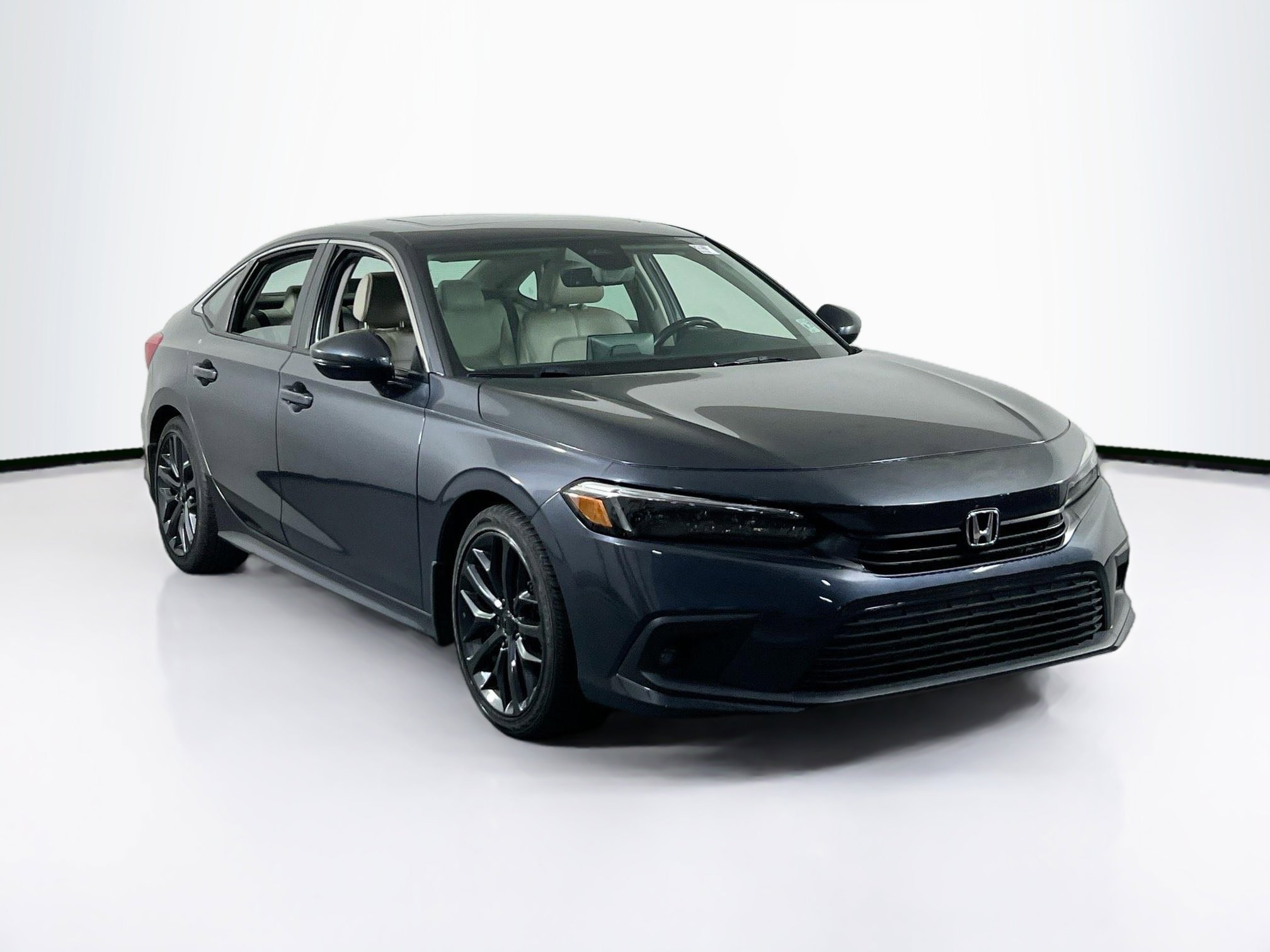 Used 2022 Honda Civic Touring image 3