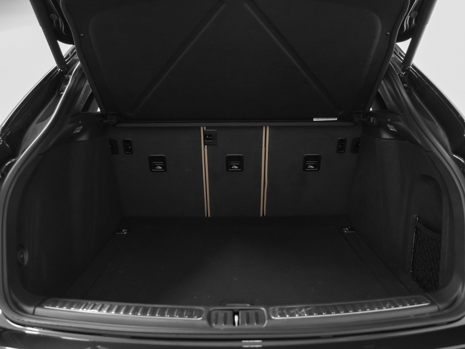 Used 2025 Porsche Macan image 15