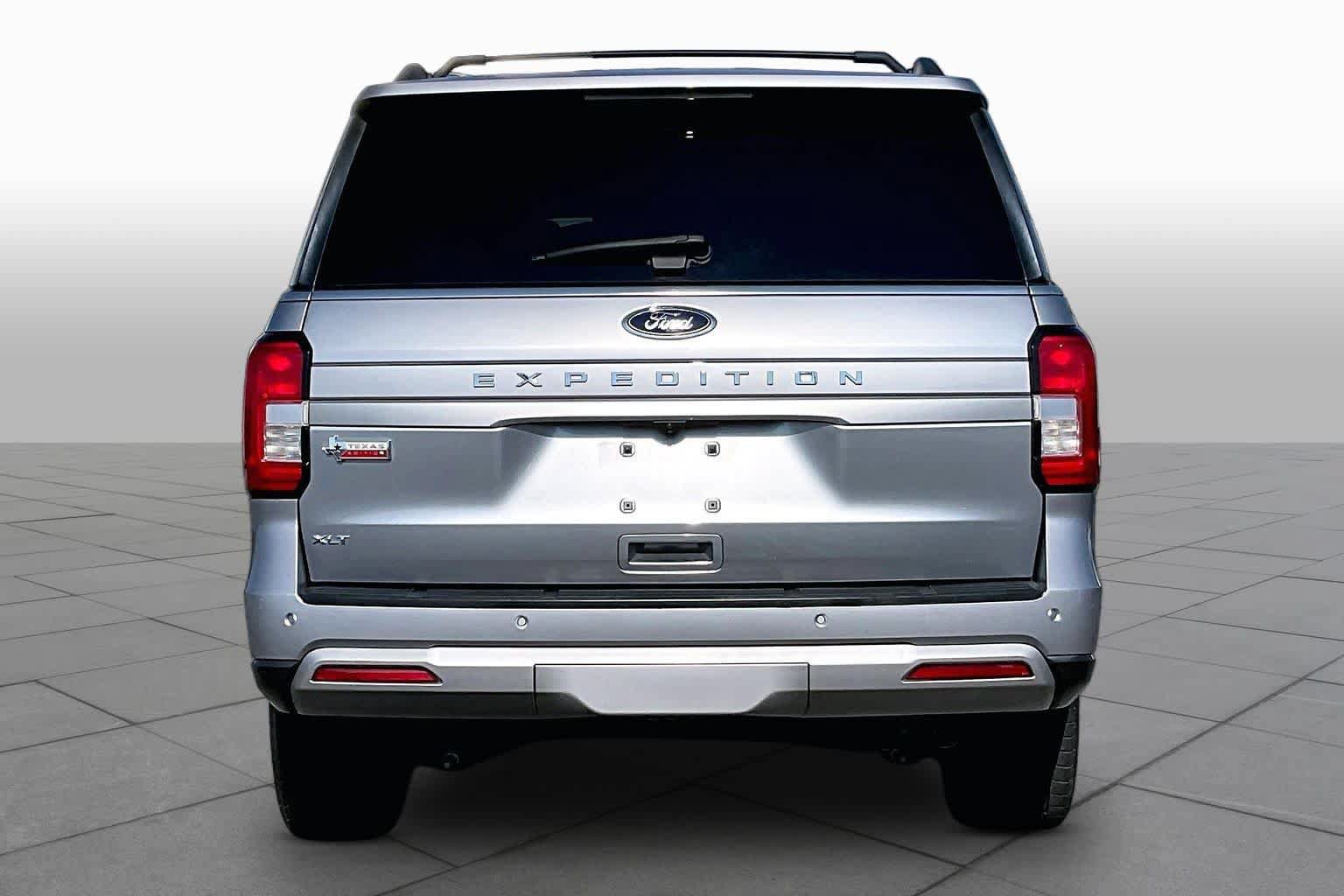 Used 2024 Ford Expedition XLT RWD image 5