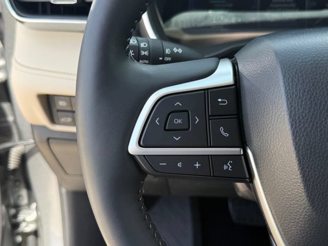Used 2025 Toyota Highlander Limited FWD image 12