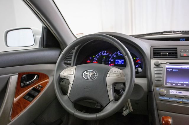 Used 2011 Toyota Camry XLE w/ XLE Extra-Value Pkg #2 image 4