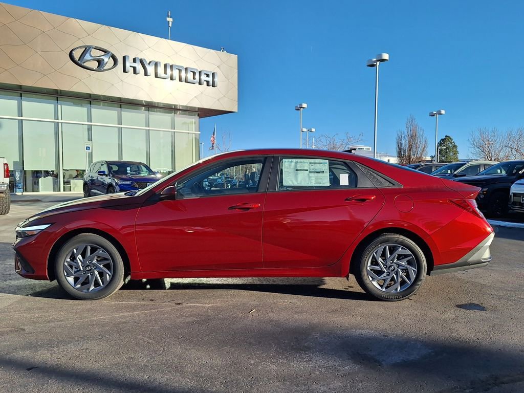 Used 2024 Hyundai Elantra Blue image 6