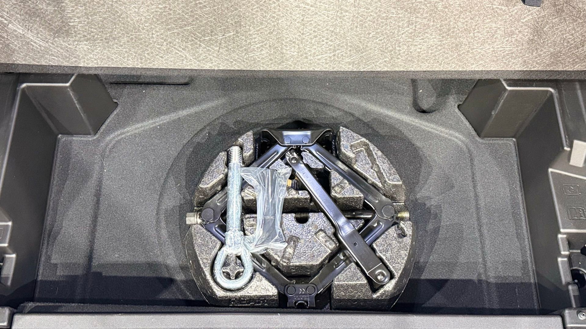 Used 2019 GMC Terrain Denali w/ Advanced Safety Package AWD/4WD image 32