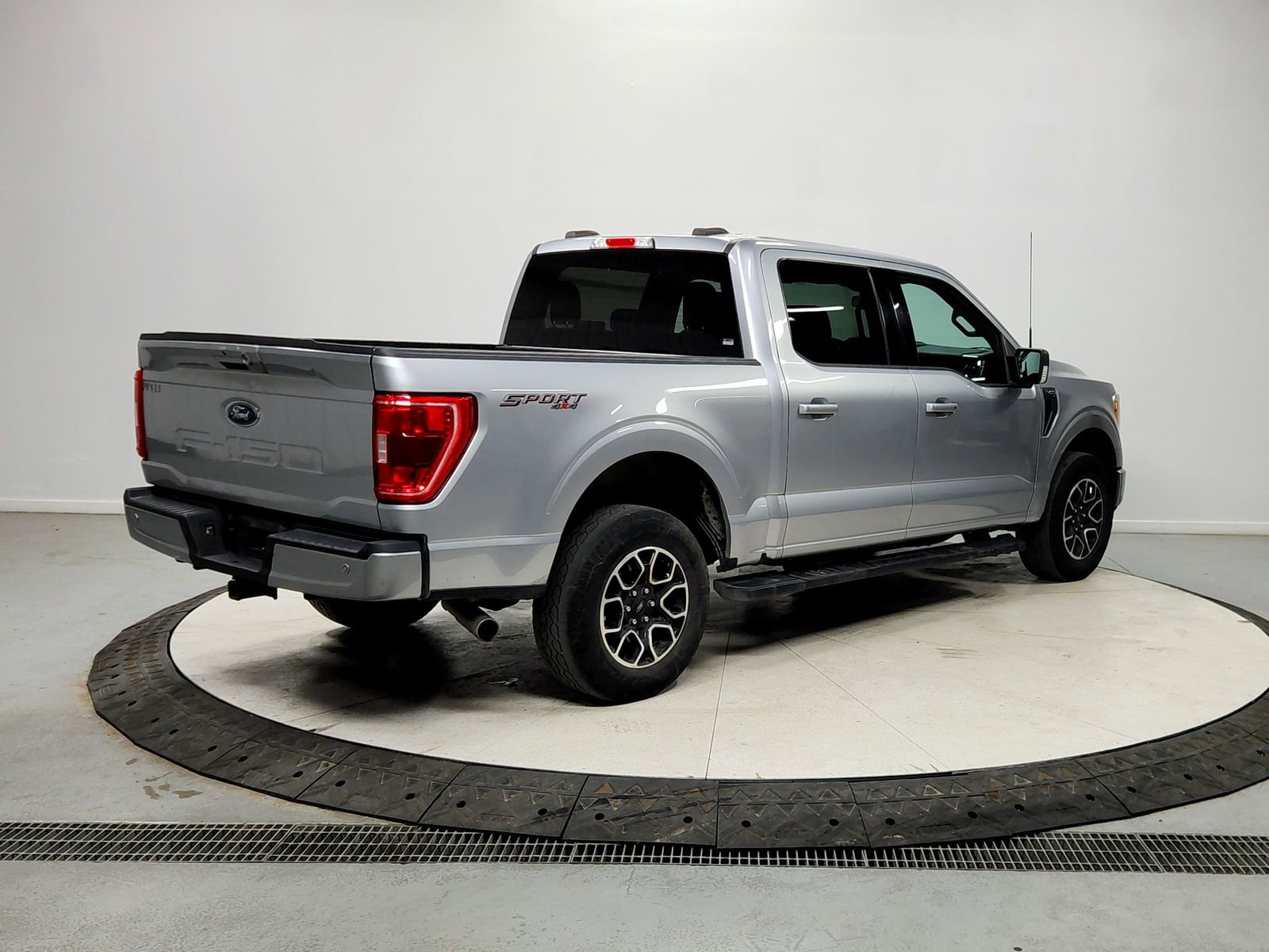 Used 2023 Ford F150 XLT w/ Equipment Group 302A High image 7