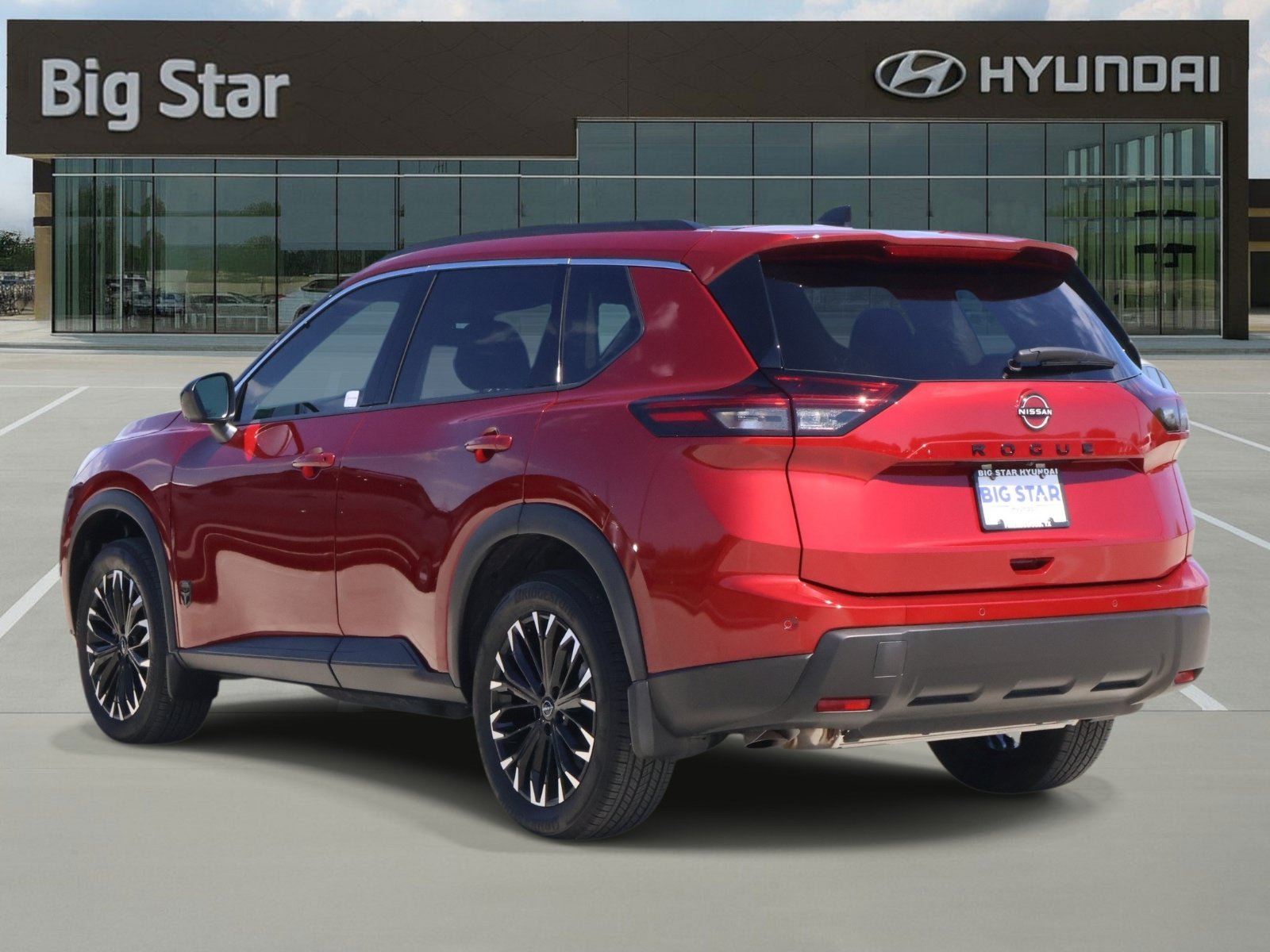 Used 2026 Nissan Rogue Dark Armor FWD image 3