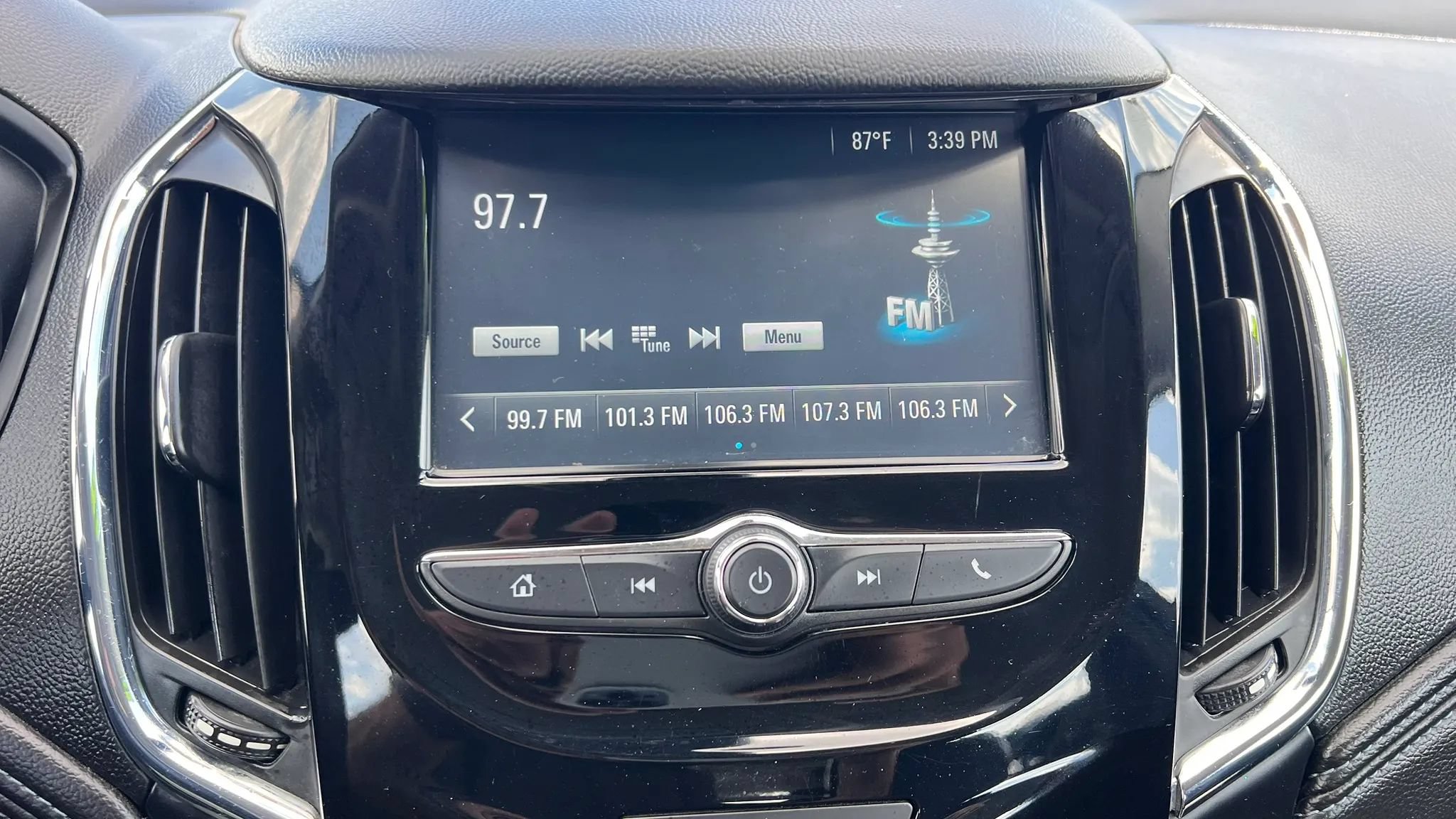 Used 2018 Chevrolet Cruze Premier FWD image 29