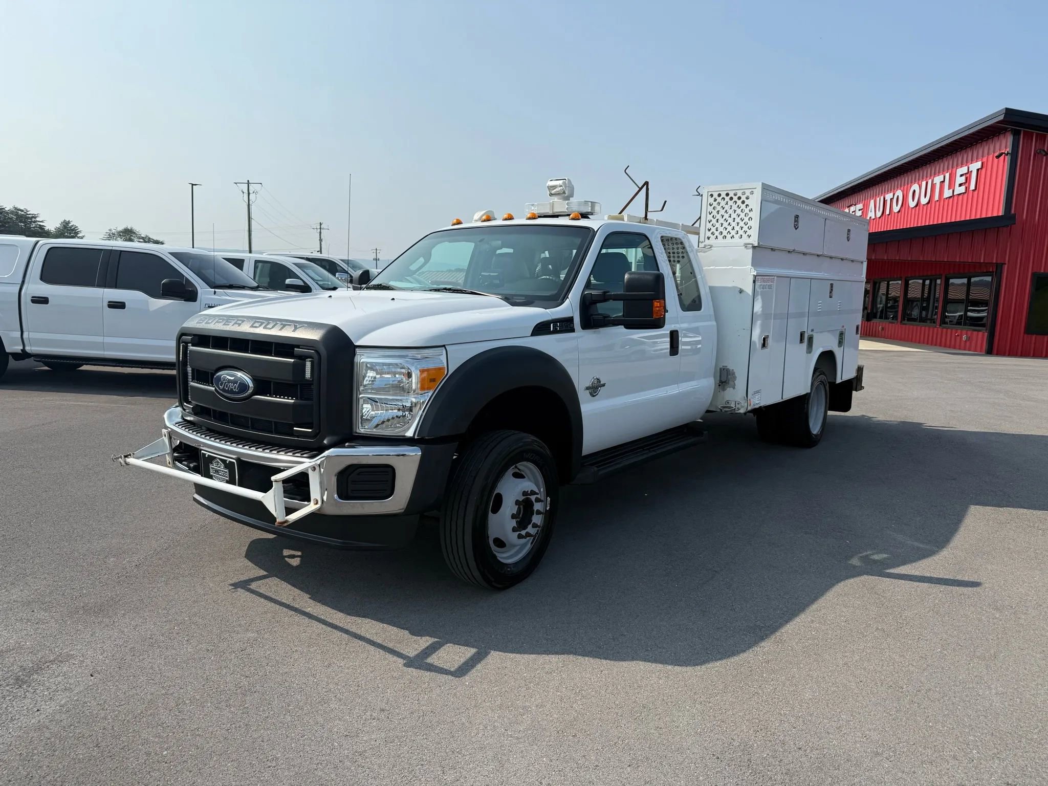 Used 2016 Ford F550 XLT 162  W.B. 4D image 2