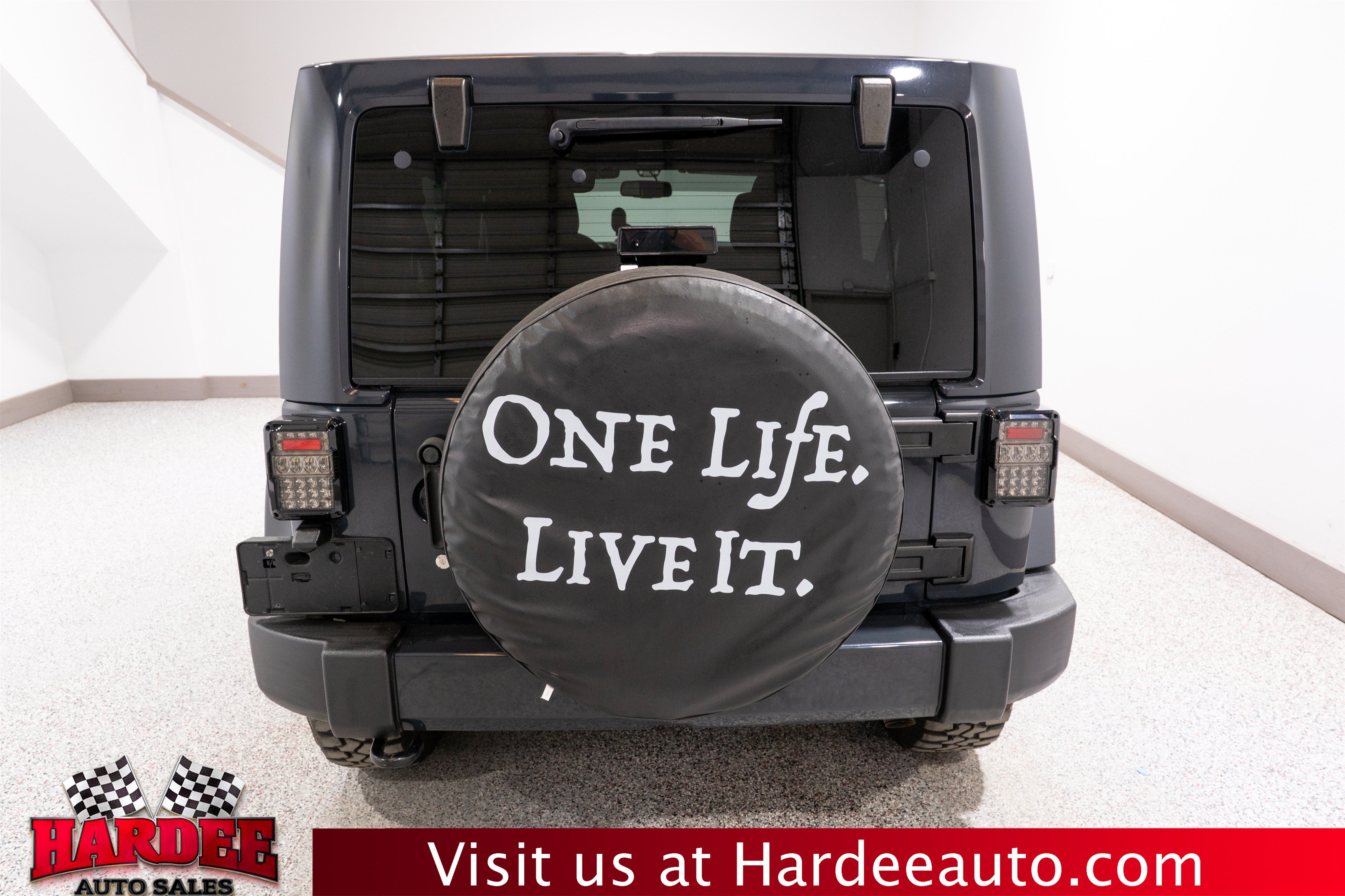 Used 2017 Jeep Wrangler Unlimited Sahara w/ Connectivity Group AWD/4WD image 4