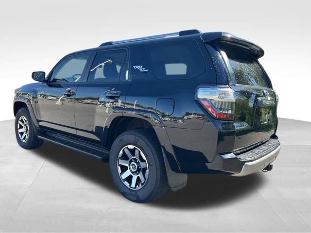 Used 2018 Toyota 4Runner TRD Off-Road AWD/4WD image 3