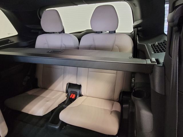 New 2026 Volvo XC90 B6 Plus w/ Protection Package Premier AWD/4WD image 11