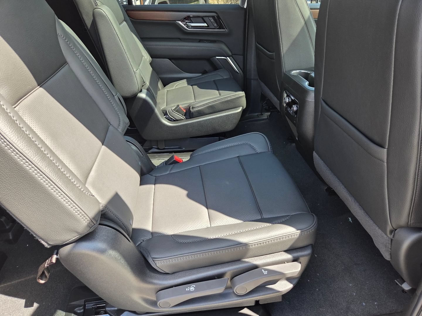 New 2026 GMC Yukon XL Denali w/ Sun & Power Step Package AWD/4WD image 24