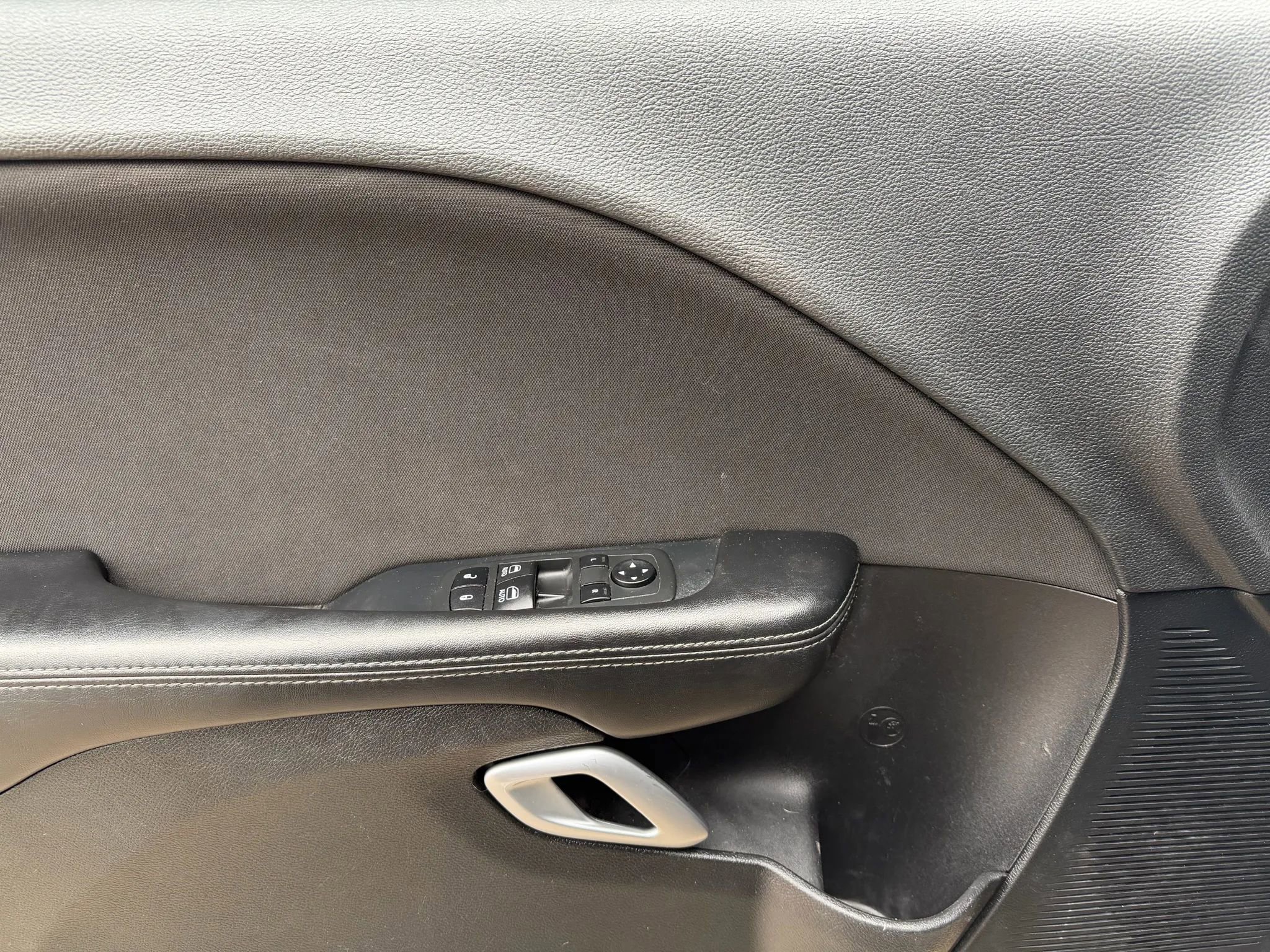 Used 2021 Dodge Challenger SXT image 9