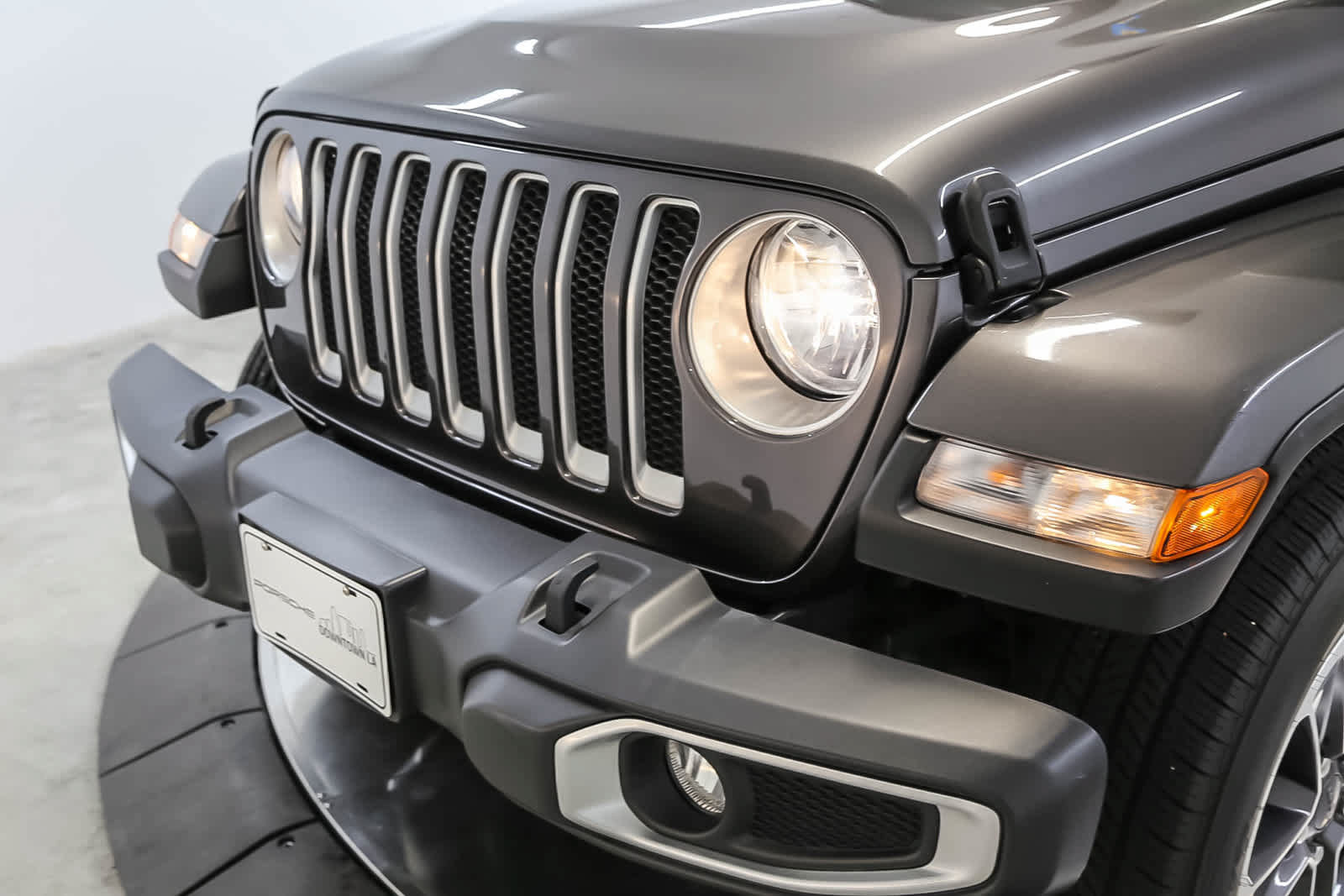 Used 2023 Jeep Wrangler Unlimited Sahara AWD/4WD image 17