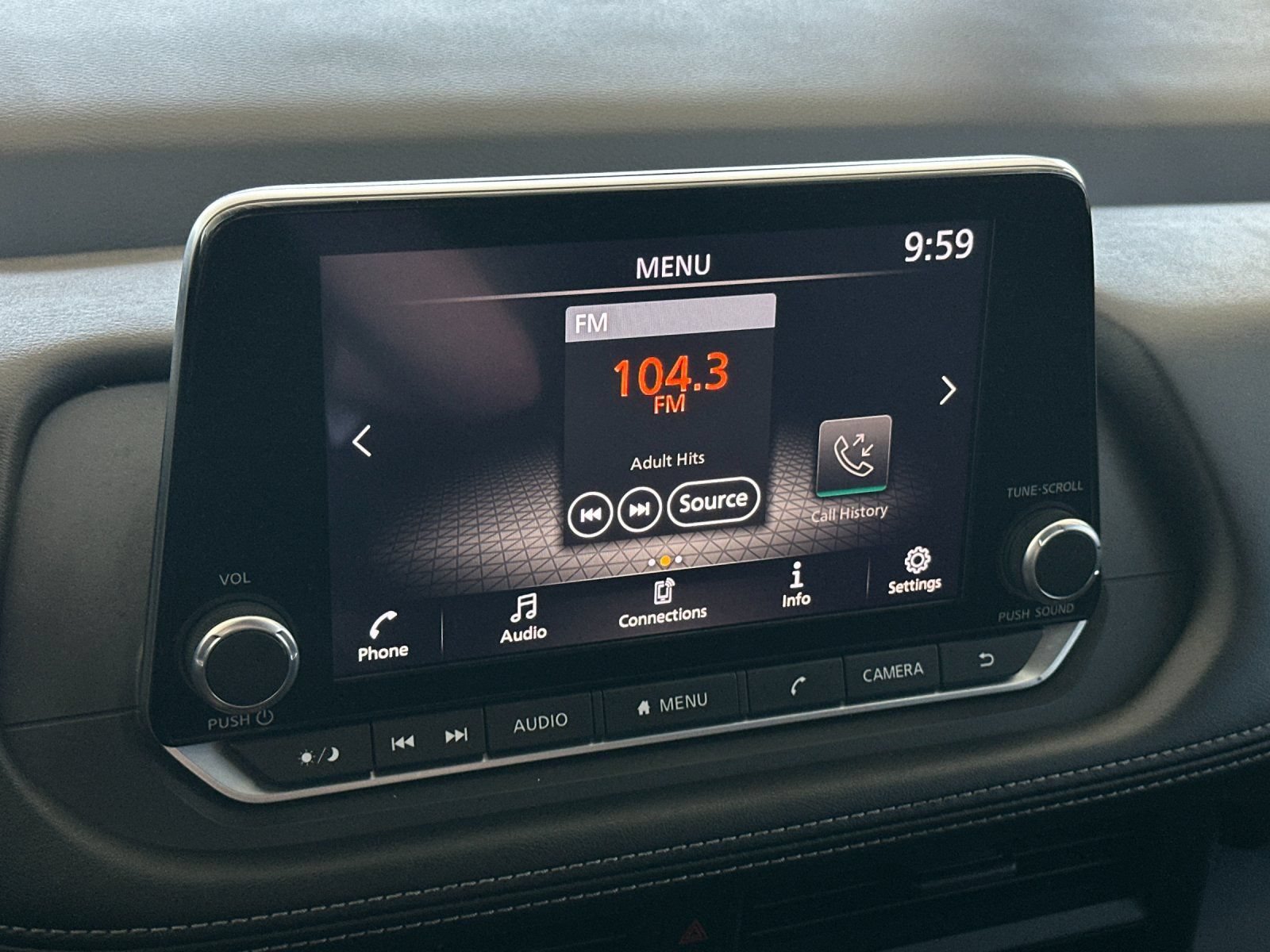 Used 2025 Nissan Rogue S FWD image 16