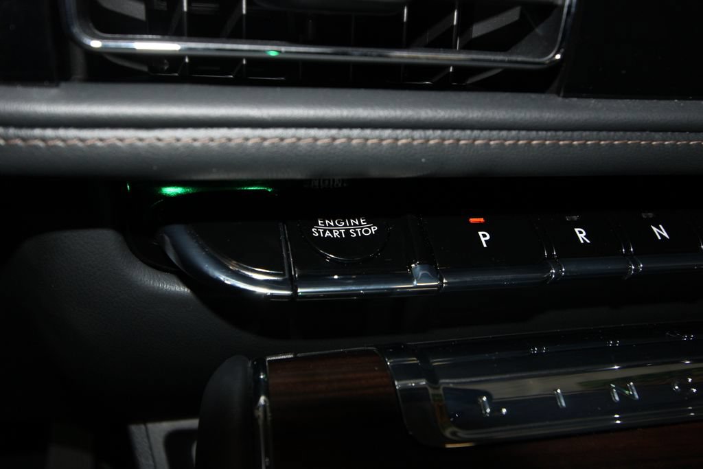 Used 2026 Lincoln Aviator Reserve AWD/4WD image 13