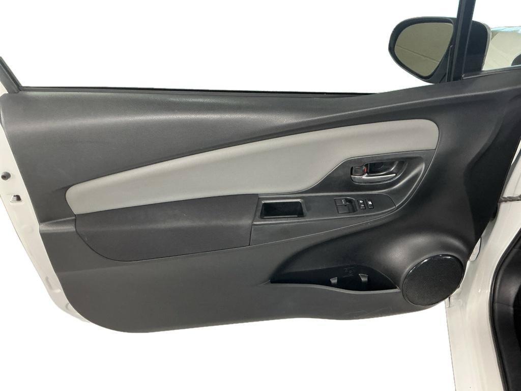 Used 2018 Toyota Yaris LE FWD image 5