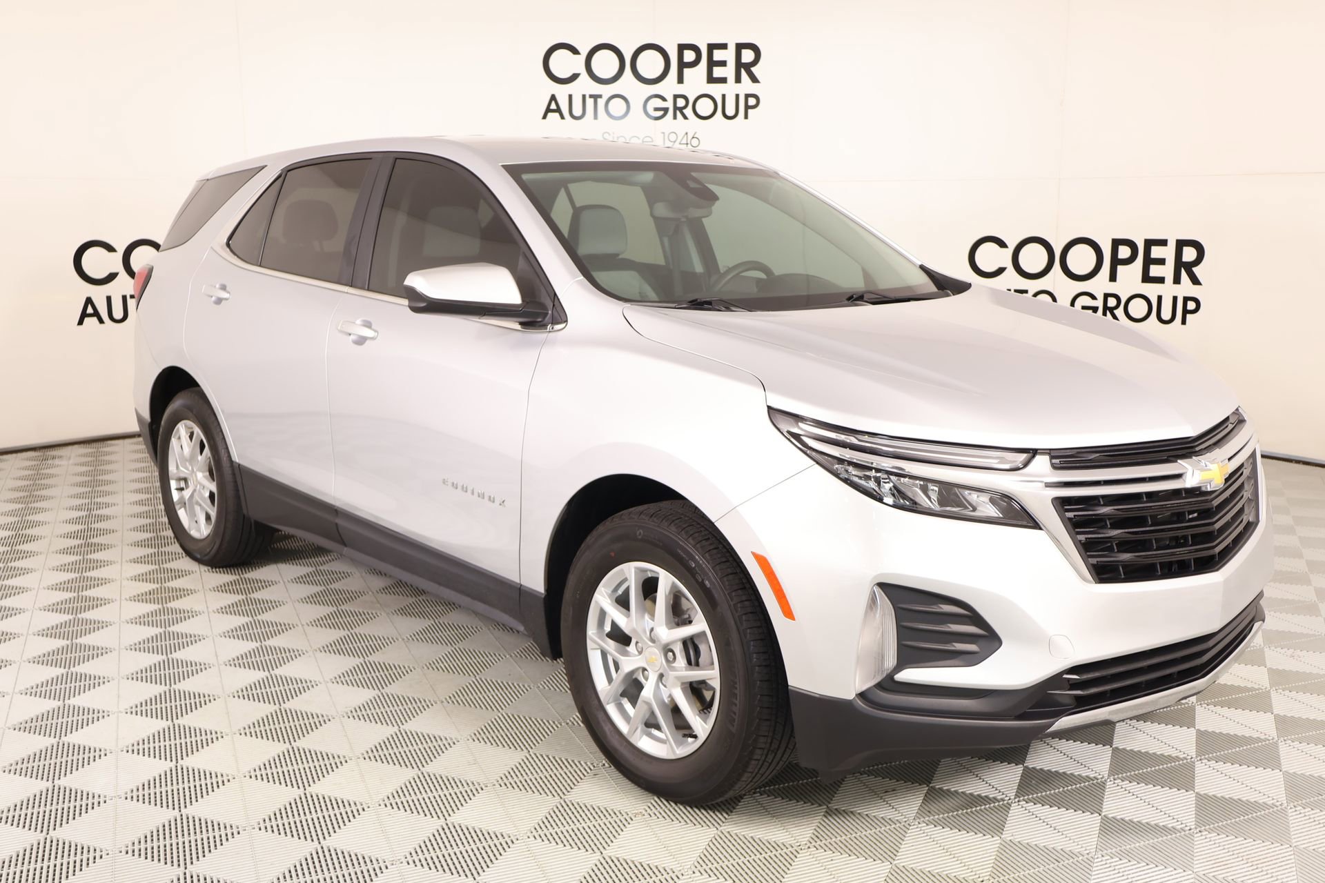 Used 2023 Chevrolet Equinox LT AWD/4WD image 1