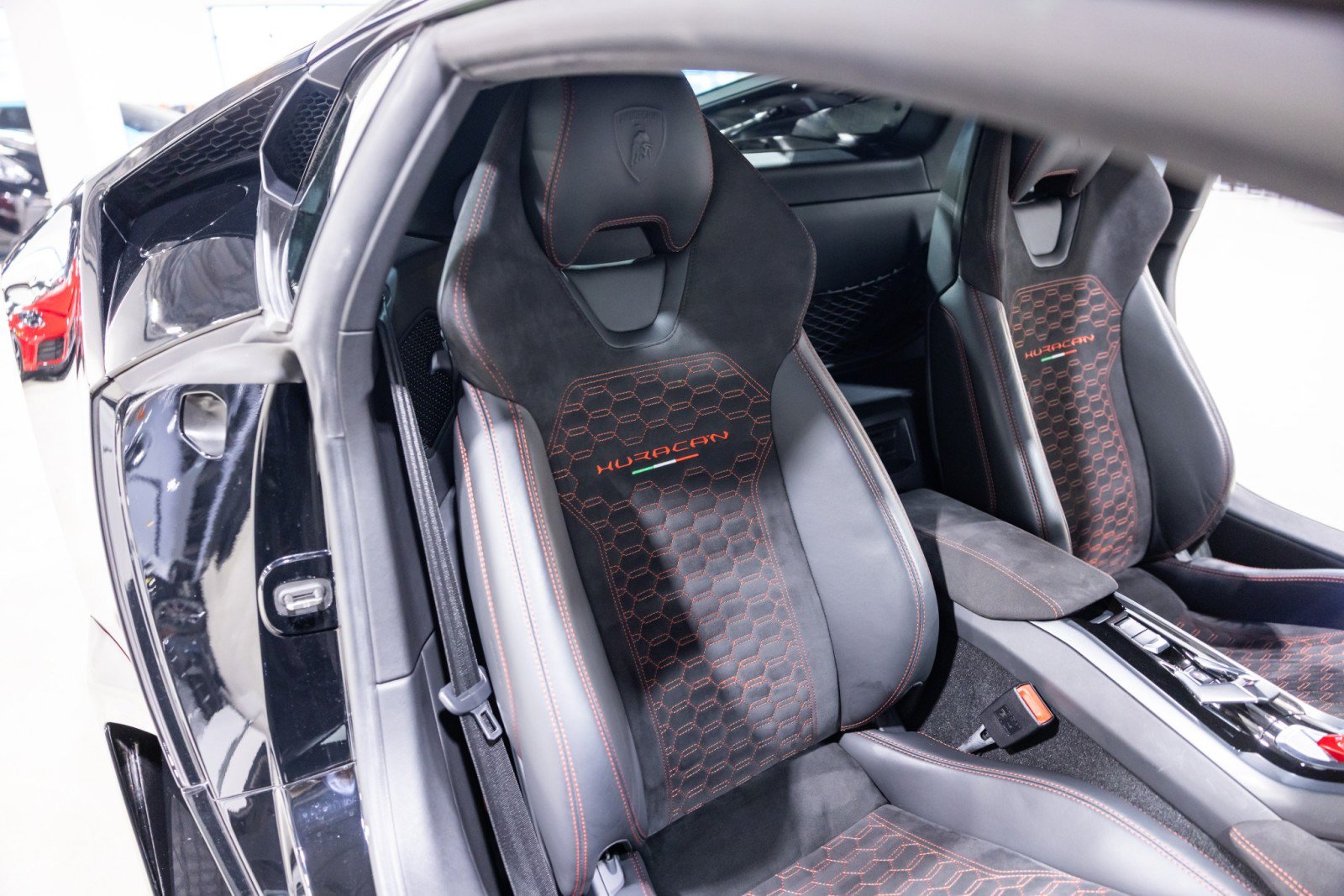 Used 2017 Lamborghini Huracan LP 580-2 RWD image 28