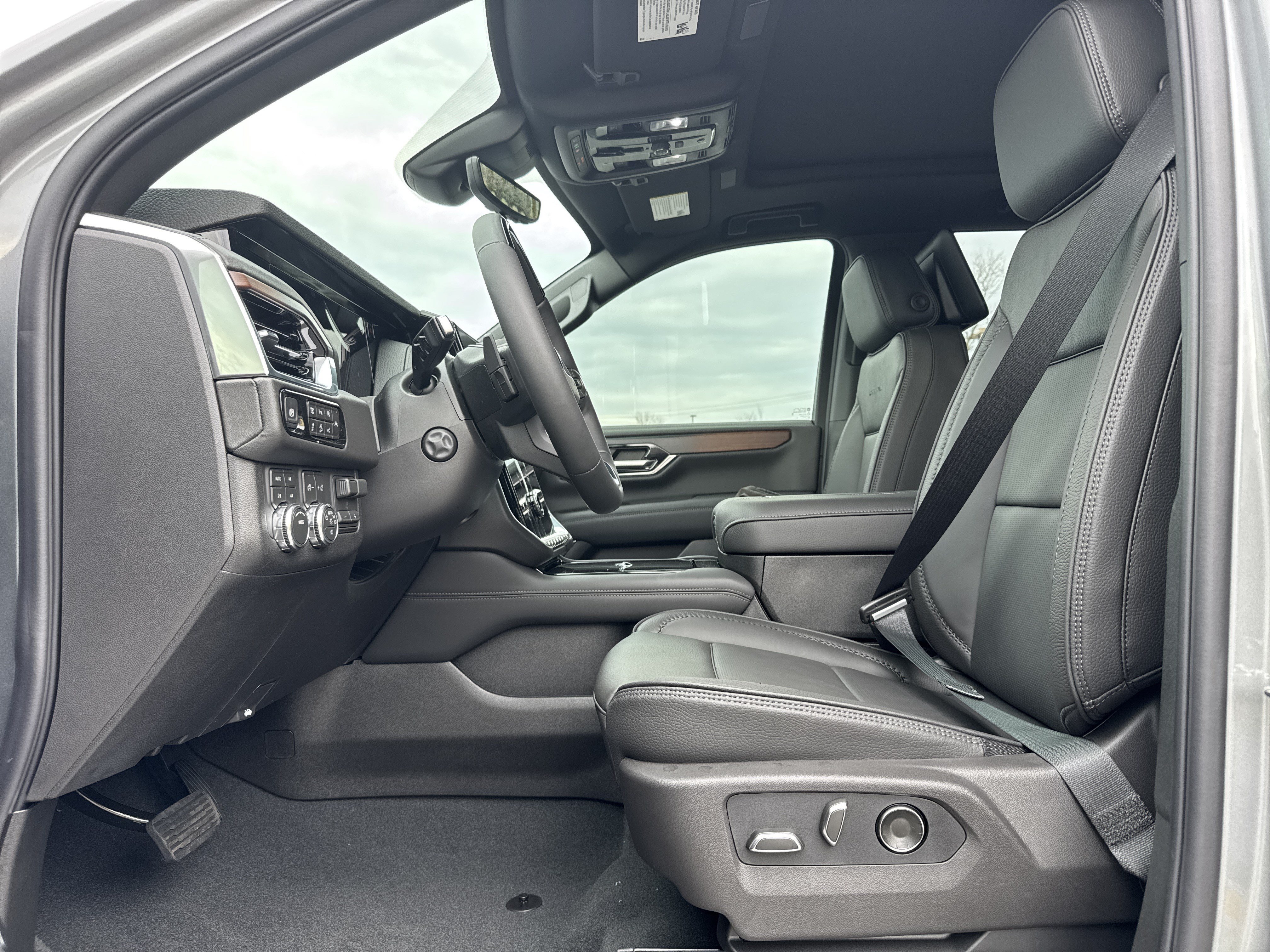 New 2026 GMC Yukon XL Denali w/ Advanced Technology Package AWD/4WD image 13