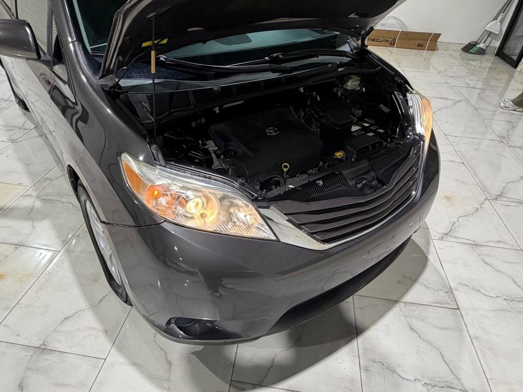 Used 2015 Toyota Sienna LE FWD image 5