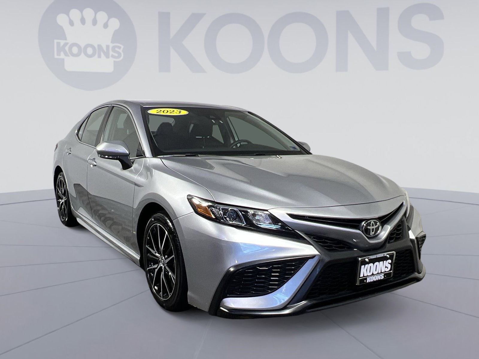 Used 2023 Toyota Camry SE FWD image 2