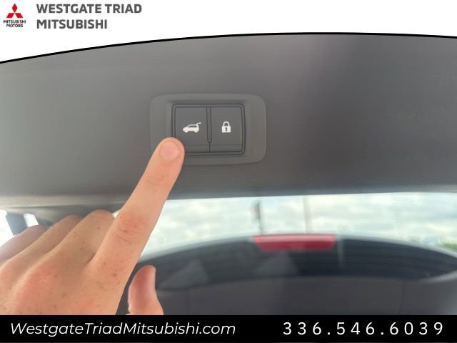 New 2025 Mitsubishi Outlander SE image 29