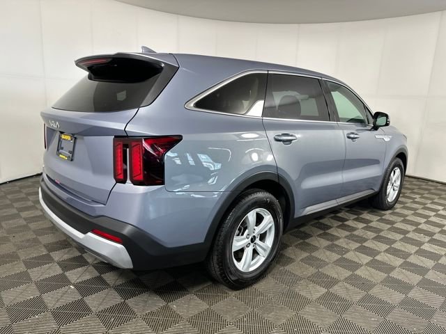 Used 2025 Kia Sorento LX image 3