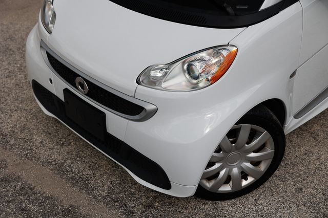 Used 2015 smart fortwo passion RWD image 30