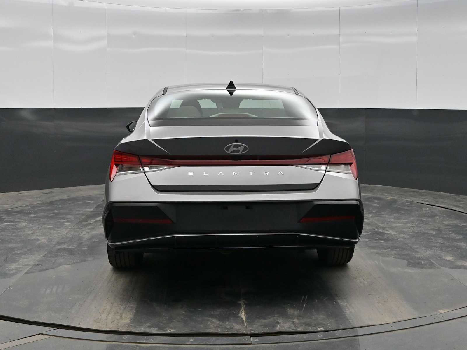 Certified 2025 Hyundai Elantra SEL image 6