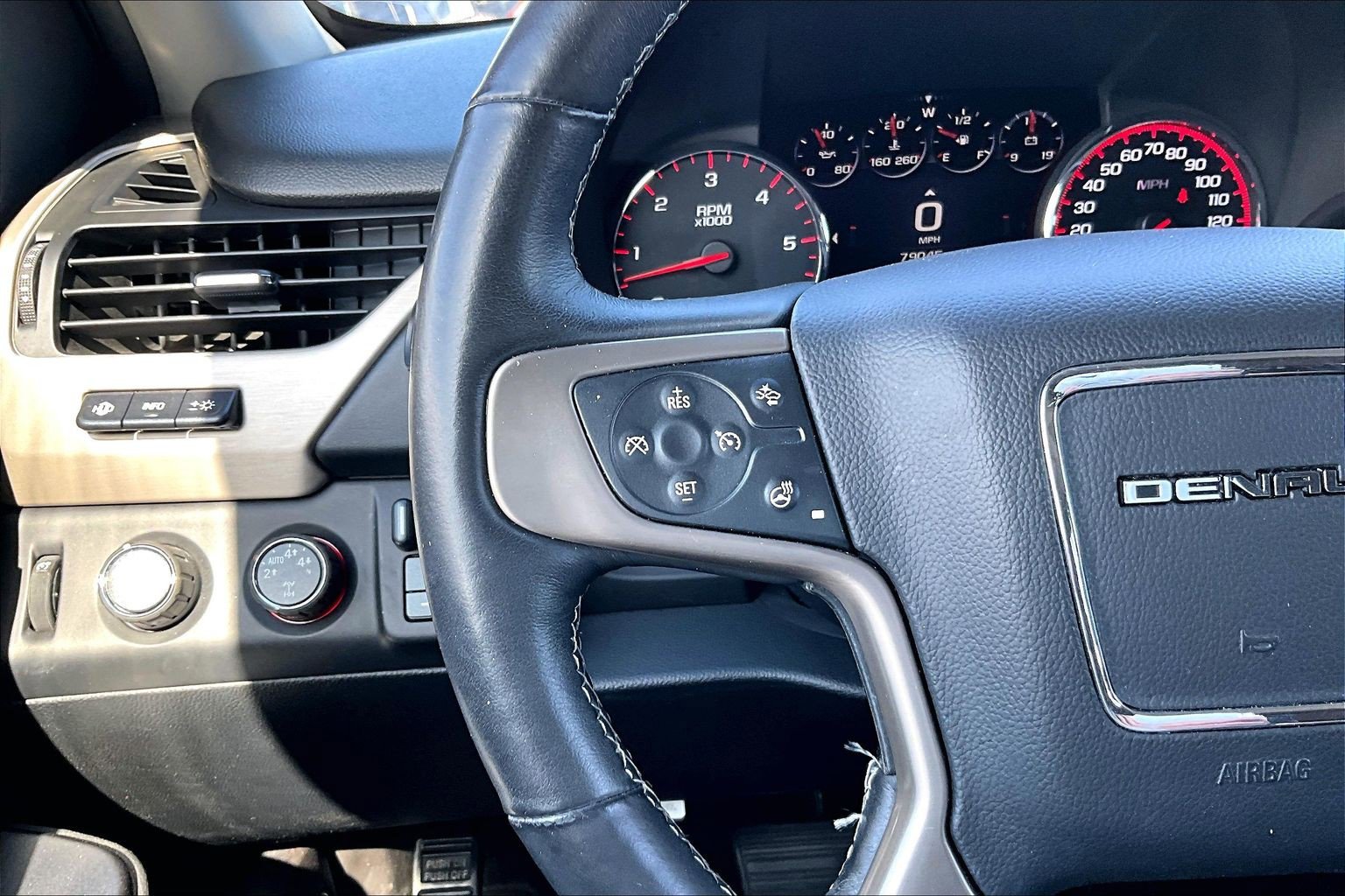 Used 2015 GMC Yukon Denali w/ Premium Package AWD/4WD image 19
