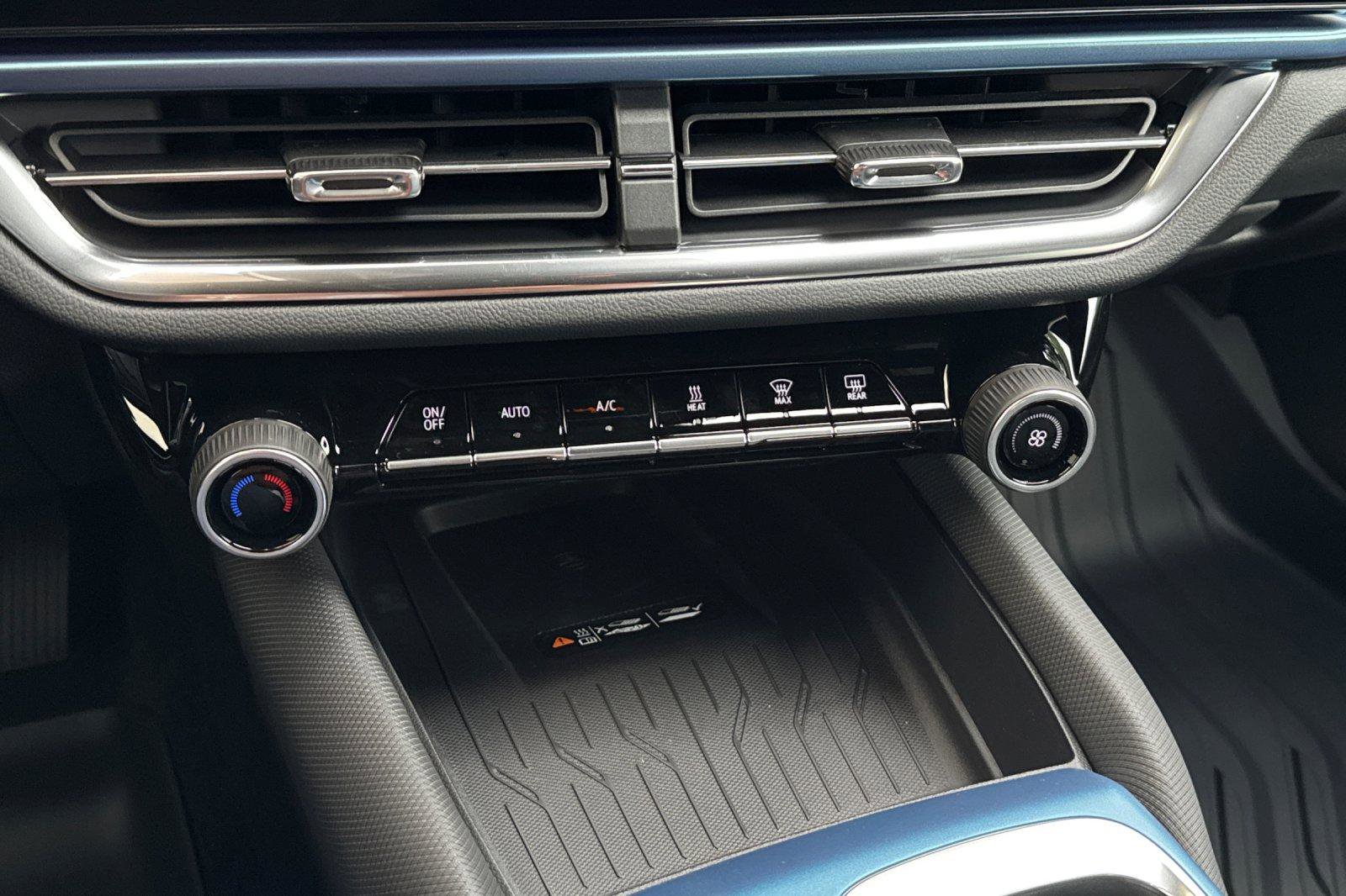 Used 2026 Chevrolet Equinox EV LT image 26