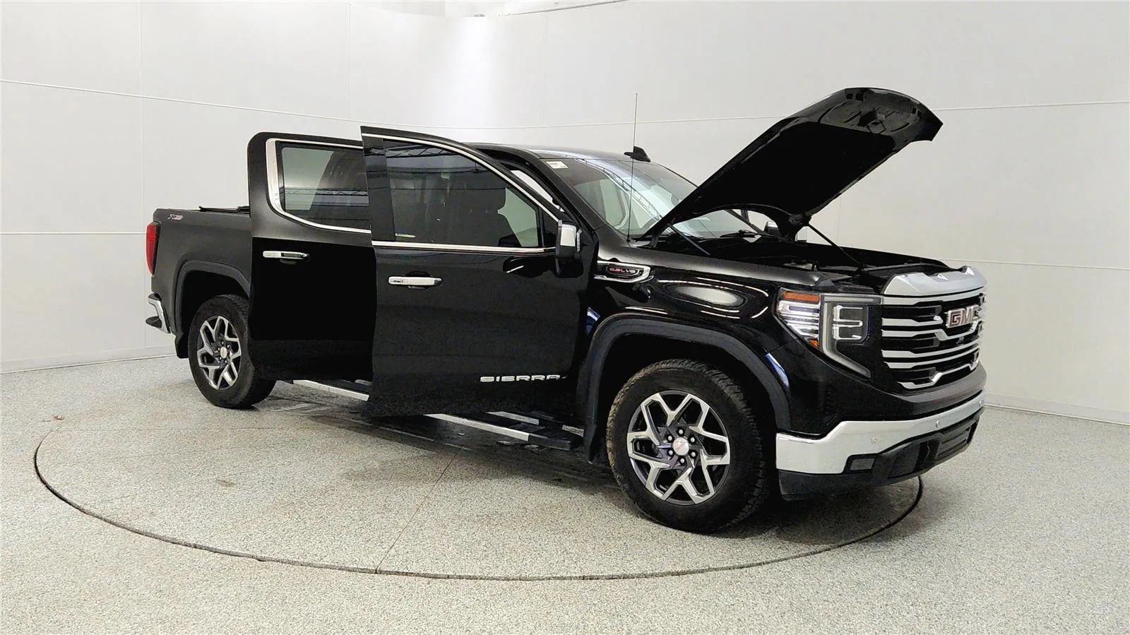 Used 2023 GMC Sierra 1500 SLT w/ SLT Premium Plus Package AWD/4WD image 9