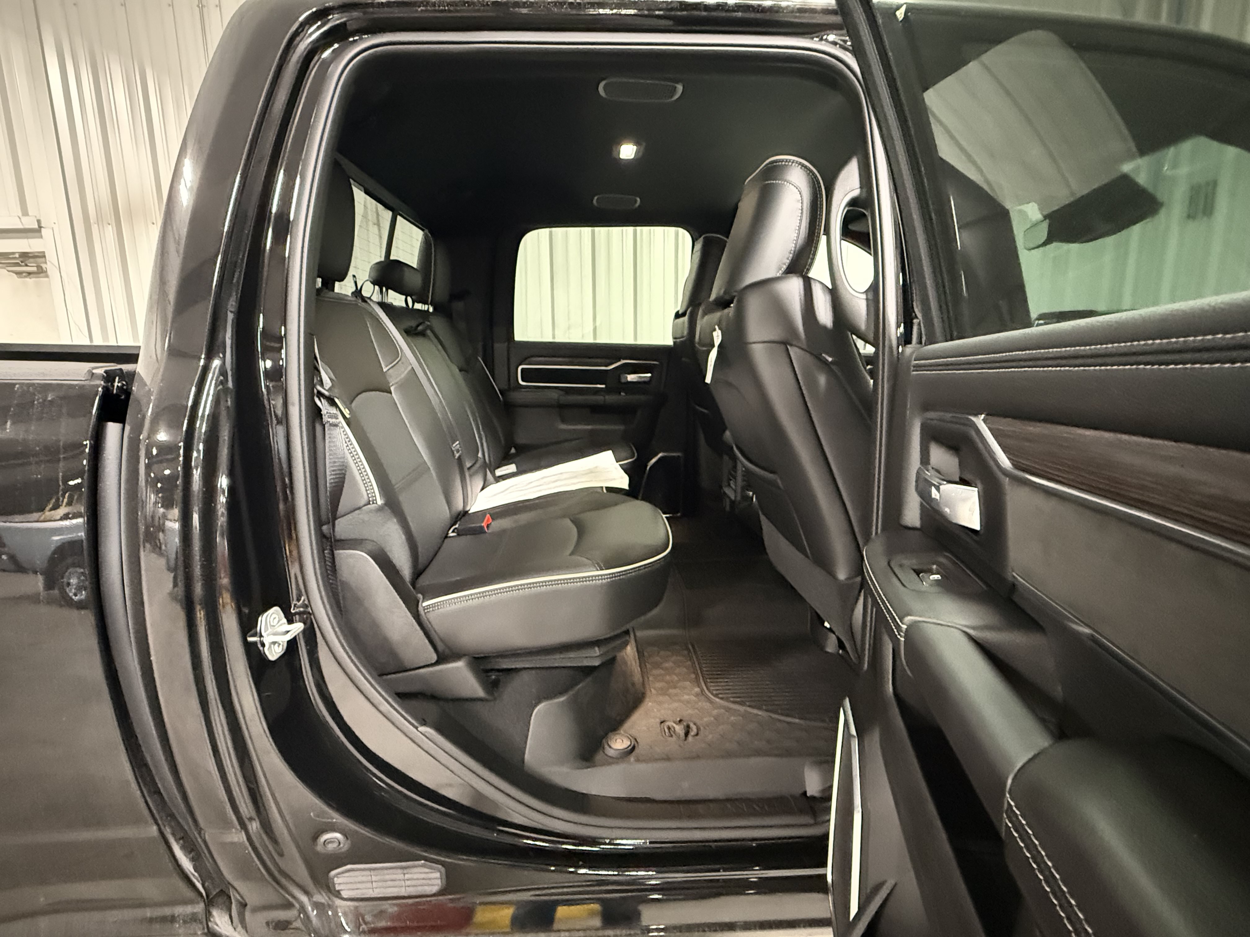 New 2026 RAM 2500 Laramie AWD/4WD image 9