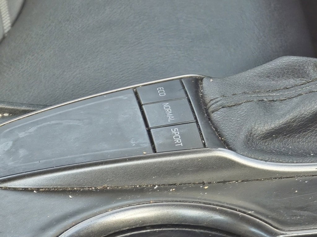 Used 2024 Toyota Camry SE image 14