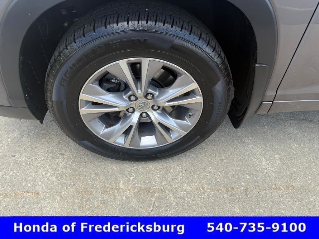 Used 2015 Toyota Highlander XLE AWD/4WD image 10