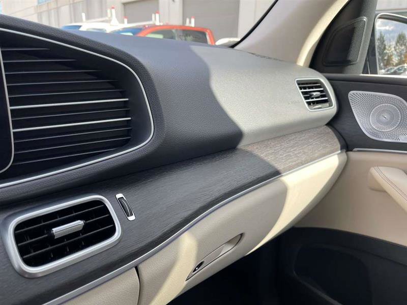 Used 2020 Mercedes-Benz GLE 350 4MATIC w/ Premium Package image 29