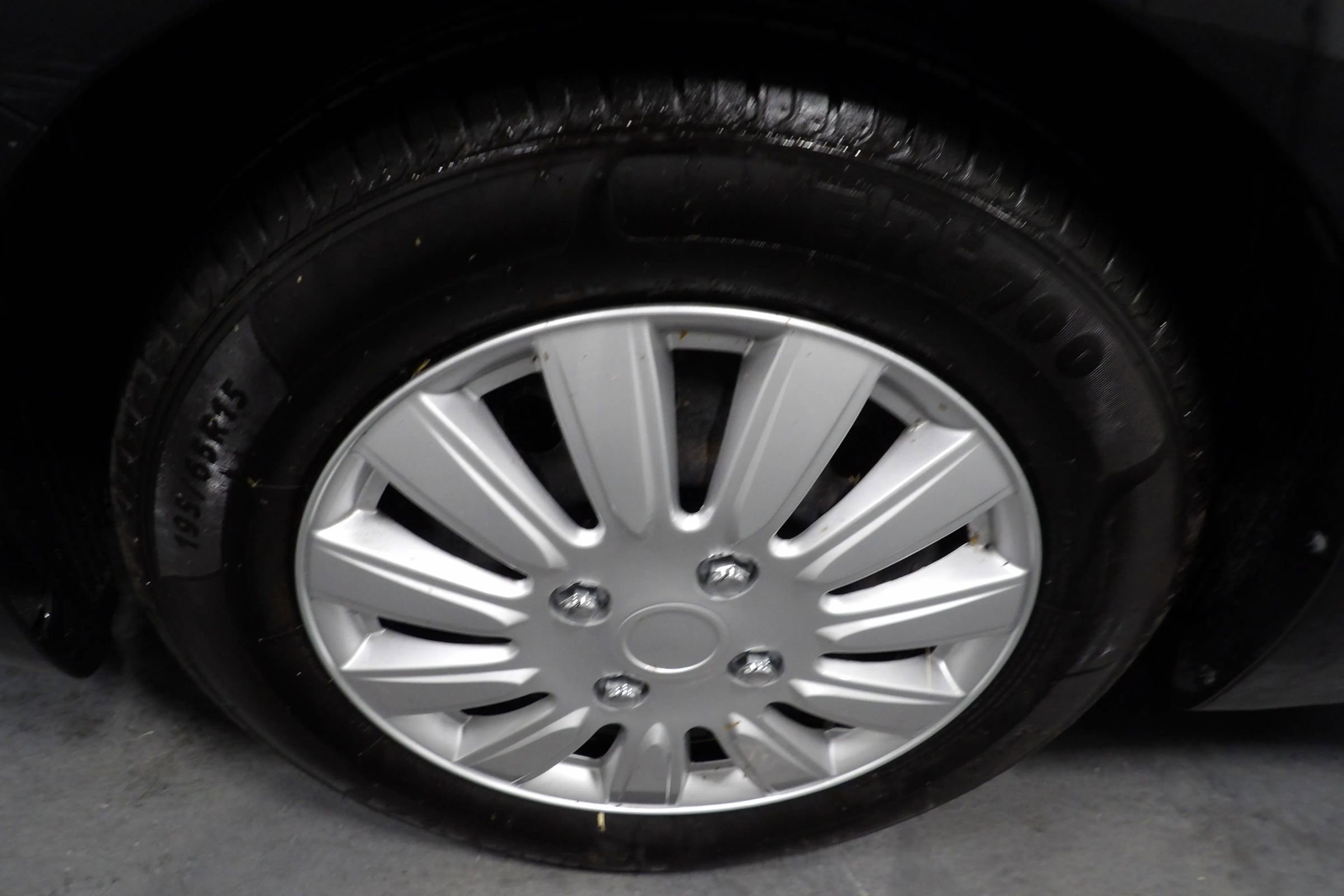 Used 2017 Kia Forte LX image 16