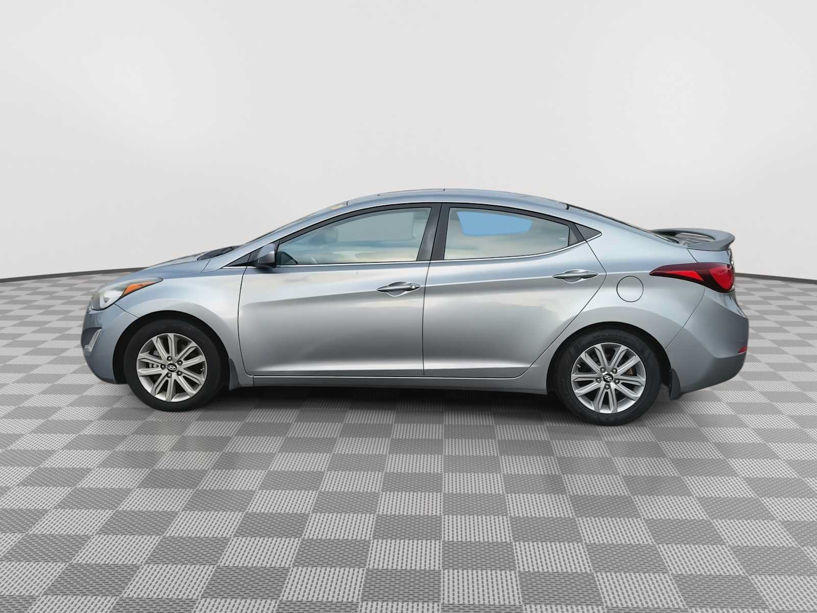 Used 2015 Hyundai Elantra SE w/ Option Group 03 FWD image 5
