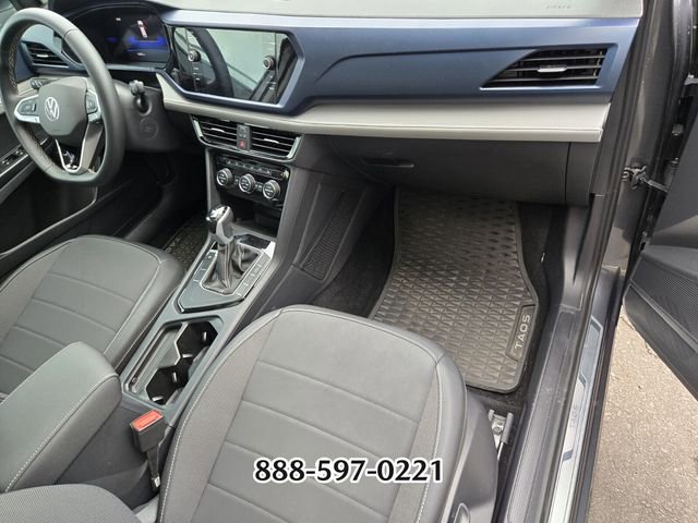 Used 2024 Volkswagen Taos SE w/ Panoramic Sunroof Package FWD image 9