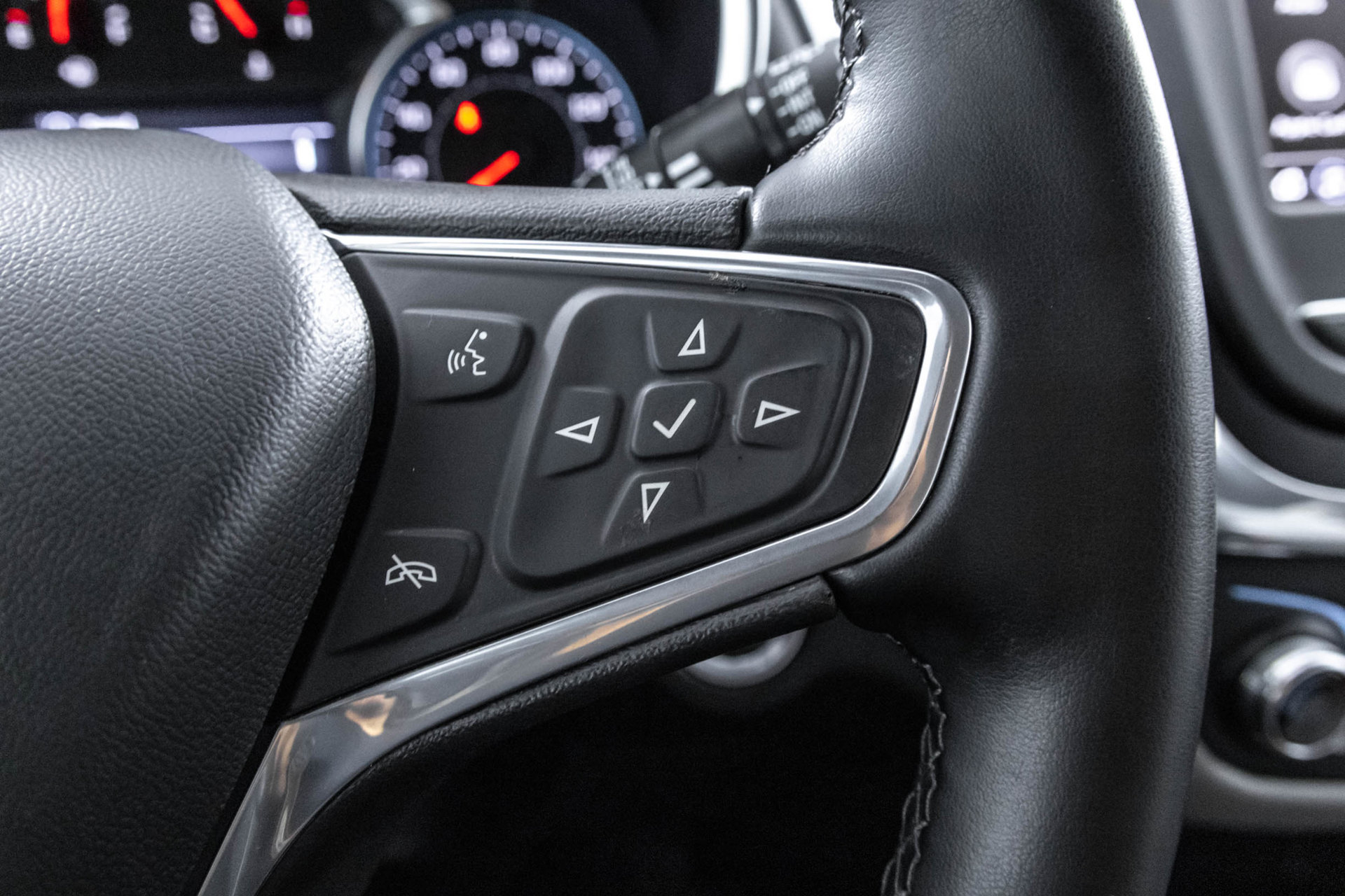 Used 2023 Chevrolet Equinox LT w/ Driver Convenience Package FWD image 27