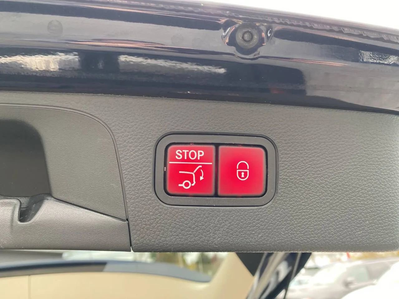 Used 2018 Mercedes-Benz GLC 300 4MATIC image 8