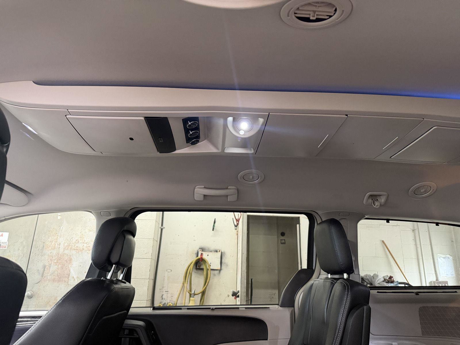 Used 2015 Chrysler Town & Country Touring FWD image 25