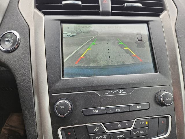 Used 2020 Ford Fusion SE image 12