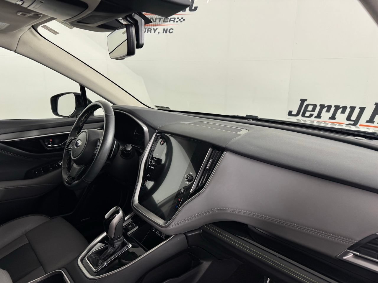 Used 2025 Subaru Outback Onyx Edition AWD/4WD image 47
