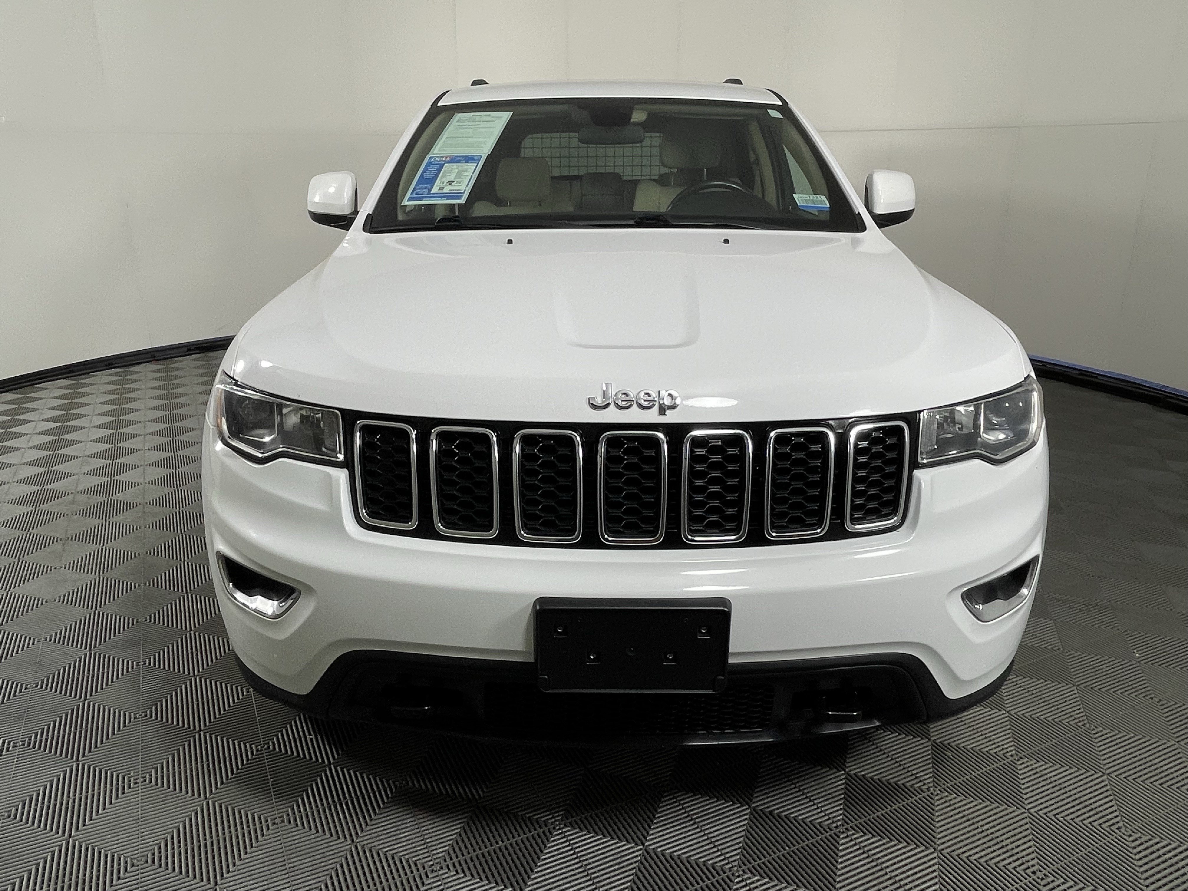Used 2018 Jeep Grand Cherokee Laredo AWD/4WD image 8