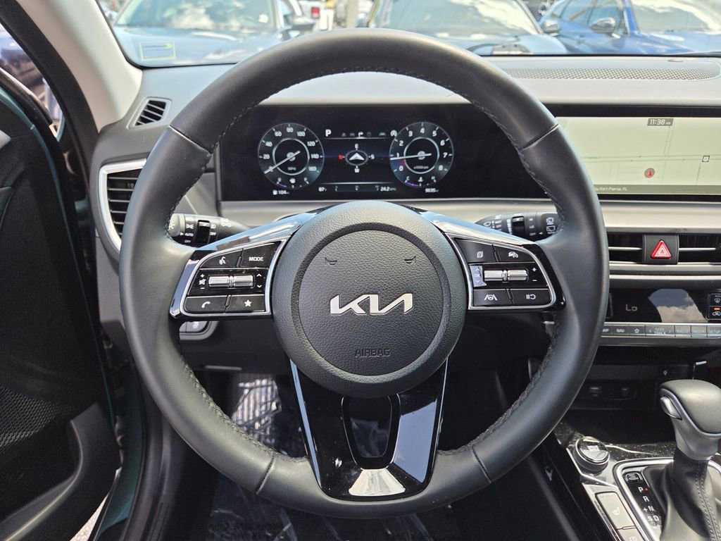 Used 2025 Kia Seltos EX image 25