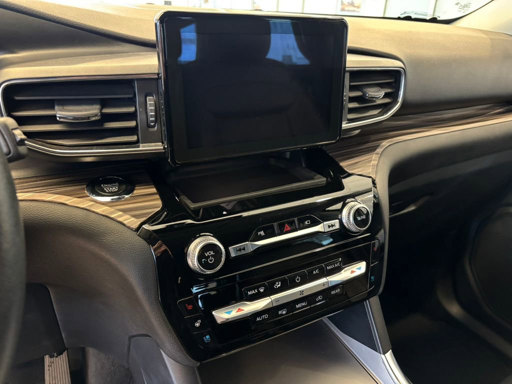 Used 2023 Ford Explorer Limited image 19
