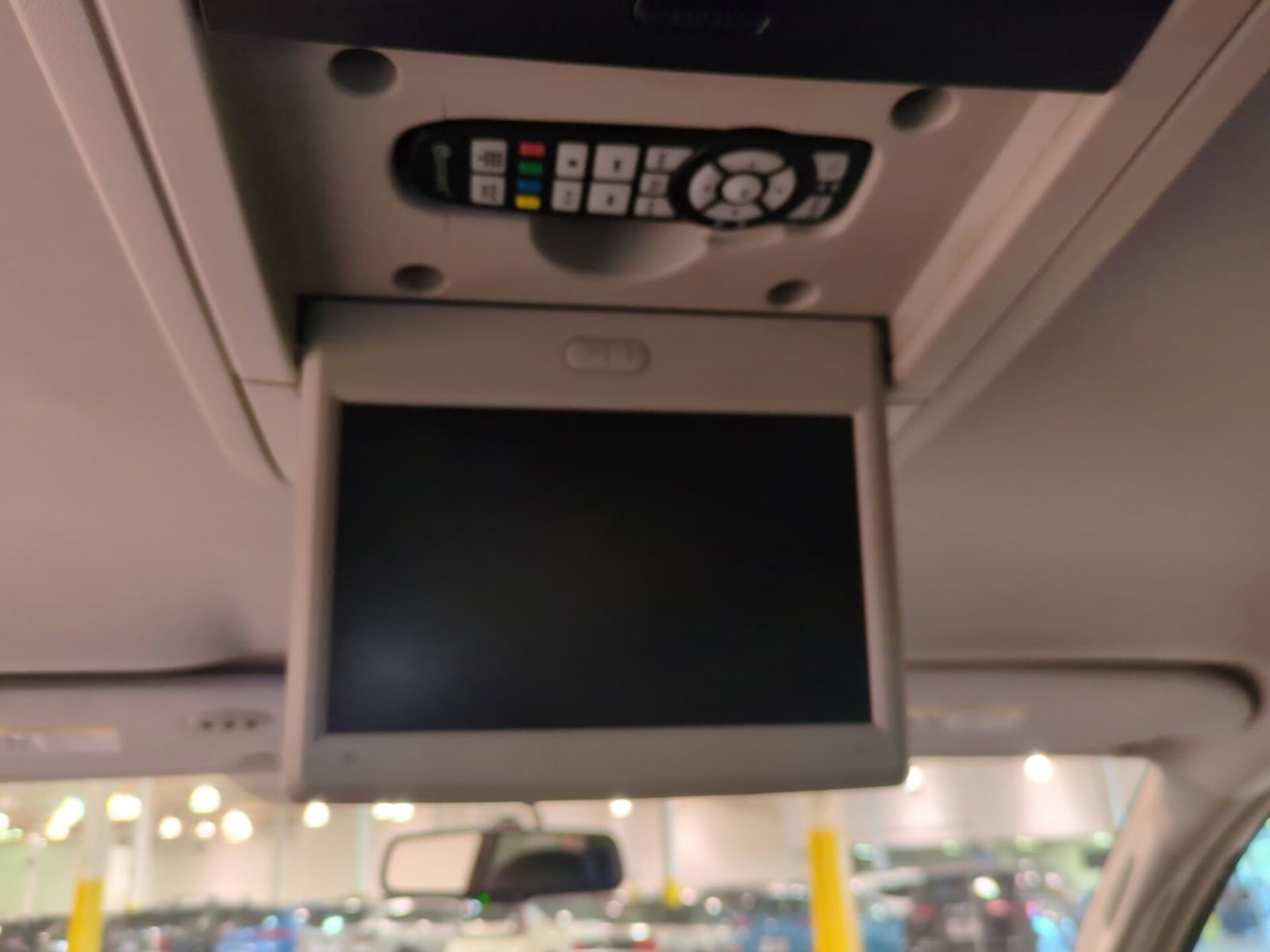 Used 2014 Chrysler Town & Country Touring image 17